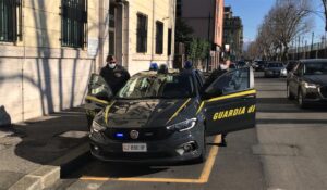 Roma: sottrazione carburante da mezzi pubblici. Sette arresti