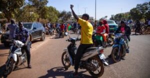 Burkina Faso, cittadini in piazza a sostegno dei golpisti