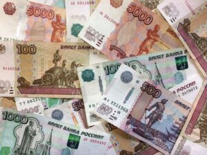 Sanzioni affossano il  rublo che perde il 30%
