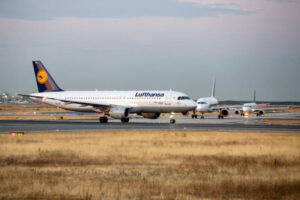 Lufthansa: cancellati oltre 2000 voli