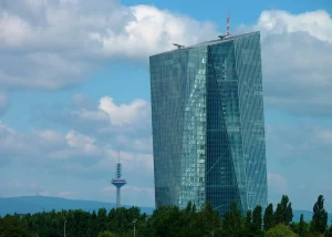 BCE: allarme per i rischi d’instabilità finanziaria