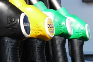 Carburanti calano lievemente i costi a litro