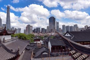 Shanghai: salgono i casi Covid. Metà città in lockdown