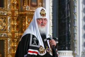 Patriarca vs Papa: “tono sbagliato” nell’espressione “chierichetto di Putin”