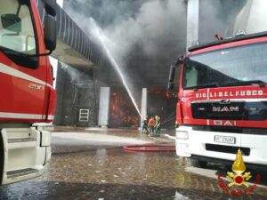 Flash – Incendio Malagrotta Roma, le fiamme sono sotto controllo