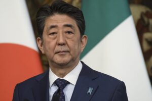 Giappone, morto l’ex Premier. Attentatore arrestato: “mirato per ucciderlo”