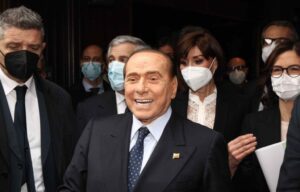 Berlusconi, (ancora) pensioni da 1000 euro e affondo a PD e M5S