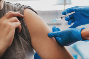 EMA e Moderna: accordo per produzione più vaccini per l’autunno