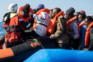 Migranti: tratte in salvo 28 persone da mercantile liberiano