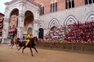 Palio di Siena: vince il Drago con Giovanni Atzeni