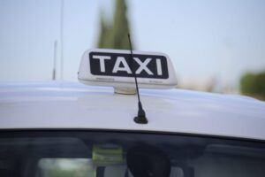 Torino: tassista aggredito a giugno. Arrestati tre giovani