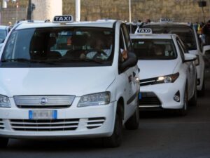 Sciopero taxi contro articolo 10 ddl Concorrenza. Autisti fermi per 48 ore