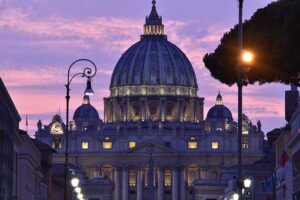 Il Vaticano interviene sulla fornitura di armi da difesa agli “aggrediti”
