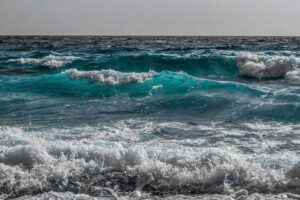 Mare agitato: caos e sospensione Europei di nuoto in acque libere