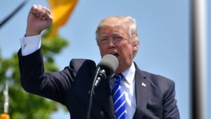 Trump: “L’idea della prigione non mi tocca”