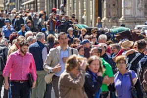 Rapporto Eurispes: “57,4% degli italiani arriva a fine mese con difficoltà”