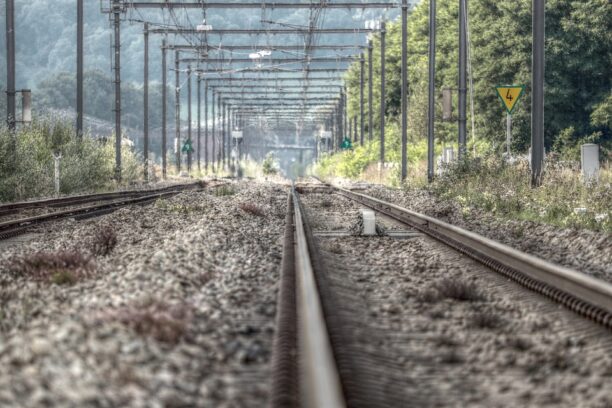 railway-rails-2738508_960_720 pixabay