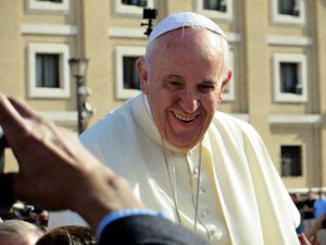 Papa Francesco lascia il Kazakistan e con un tweet ringrazia il Paese per l’accoglienza