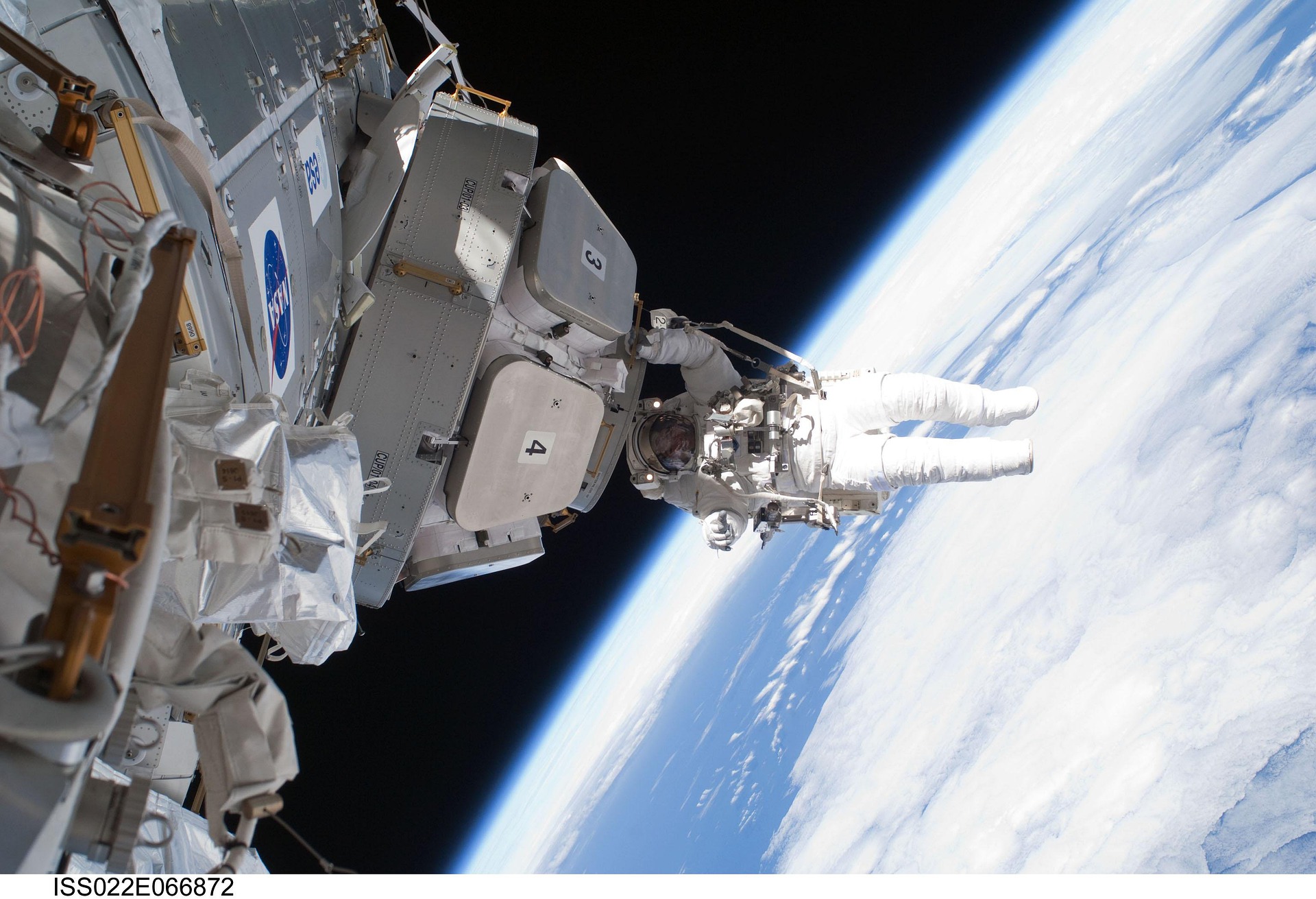 stazione internazionale - spazio - cristoforetti - astronauta - ph.pixabay