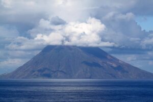 INGV, piccole esplosioni sul vulcano Stromboli