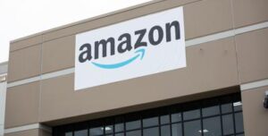 Amazon sospende le assunzioni per economia incerta
