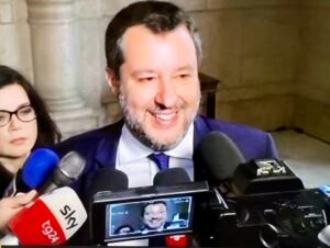 Salvini: “Mettere in discussione Polizia pericoloso per tenuta Repubblica”
