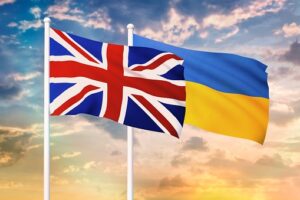 Regno Unito, armi all’Ucraina: missili Amraam, droni e 18 obici