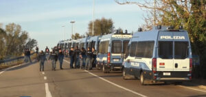 Rave Modena: la Polizia procede allo sgombero pacifico dell’area
