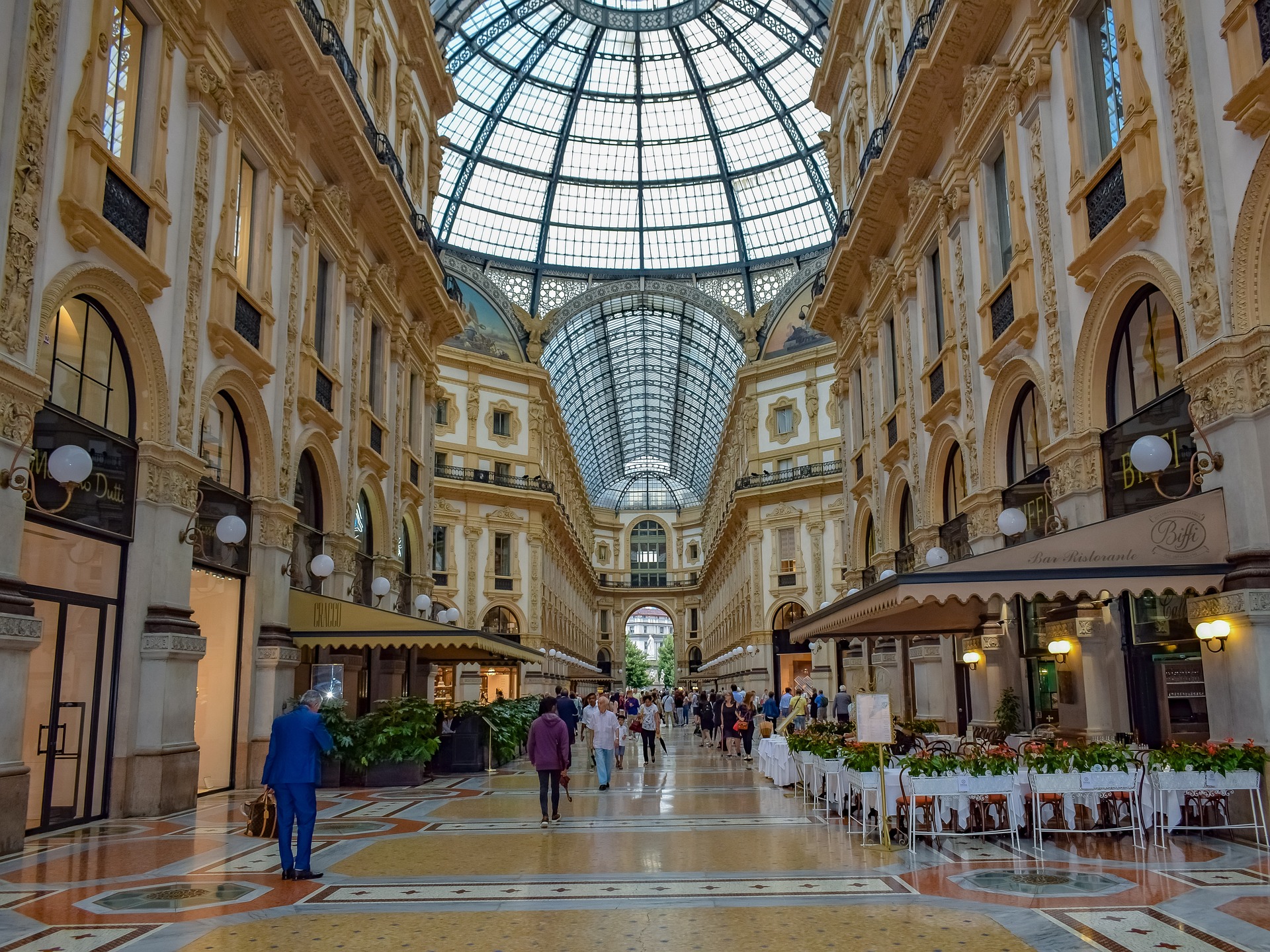 Galleria milano- gente- trimestre. ph.pixabay