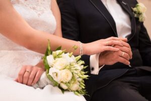 Lega: Bonus di 20 mila euro per gli sposi, ma solo in chiesa