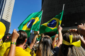 Brasile, Bolsonaro: “i saccheggi sono illegali”