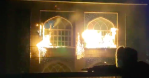 Flash – Iran: in fiamme la casa museo di Khomein