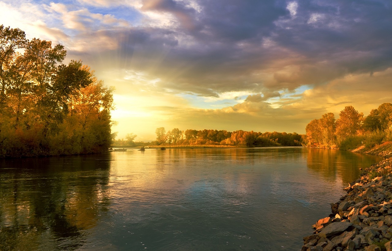 natura - fiume- aziende-ph.pixabay