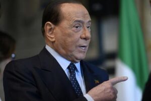 Berlusconi attacca Zelensky per il suo comportamento