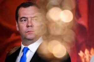 Russia, Medvedev: “Riprenderemo i nostri territori”