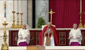 50mila persone a San Pietro per il funerale di Ratzinger