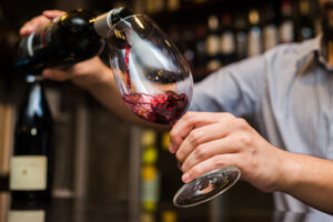 Ministro Lollobrigida contro alert sanitario UE su vino: “gravissimo”
