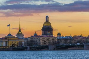 Spazio aereo su San Pietroburgo chiuso per oggetto volante non identificato