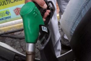 Carburante, scatta oggi embargo Russia: rischio rincari su benzina e diesel