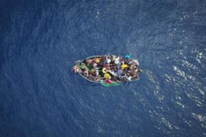 Isola di Lampione: migranti bloccati aiutati dalla GC