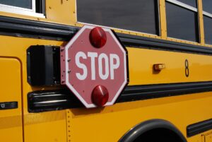 Potenza, scuolabus si ribalta: grave l’autista