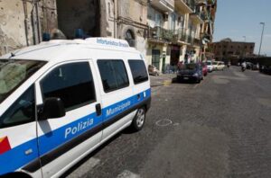Napoli, bimba investita e uccisa: madre ha perso controllo dell’auto
