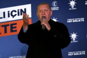 Elezioni Turchia, Erdogan festeggia risultato e accusa gli Usa