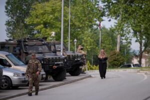 Kosovo: rientrano in Italia 15 soldati feriti