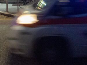 Incidente a Roma, scontro tra due auto a Marino: morta 17enne