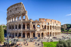 Nome inciso sul Colosseo, identificato turista del video social