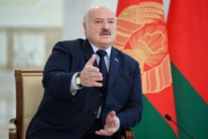 Flash – Lukashenko porge la mano alla Polonia