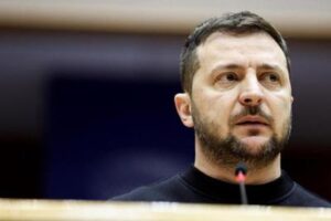 Zelensky: “Possibile soluzione politica su Crimea”