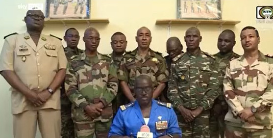 I soldati francesi lasceranno il Niger entro la fine dell'anno. Quando ci sono colpi di Stato, noi non interveniamo.
