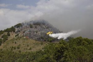 Sicilia: evacuate 150 persone per incendi nel Messinese